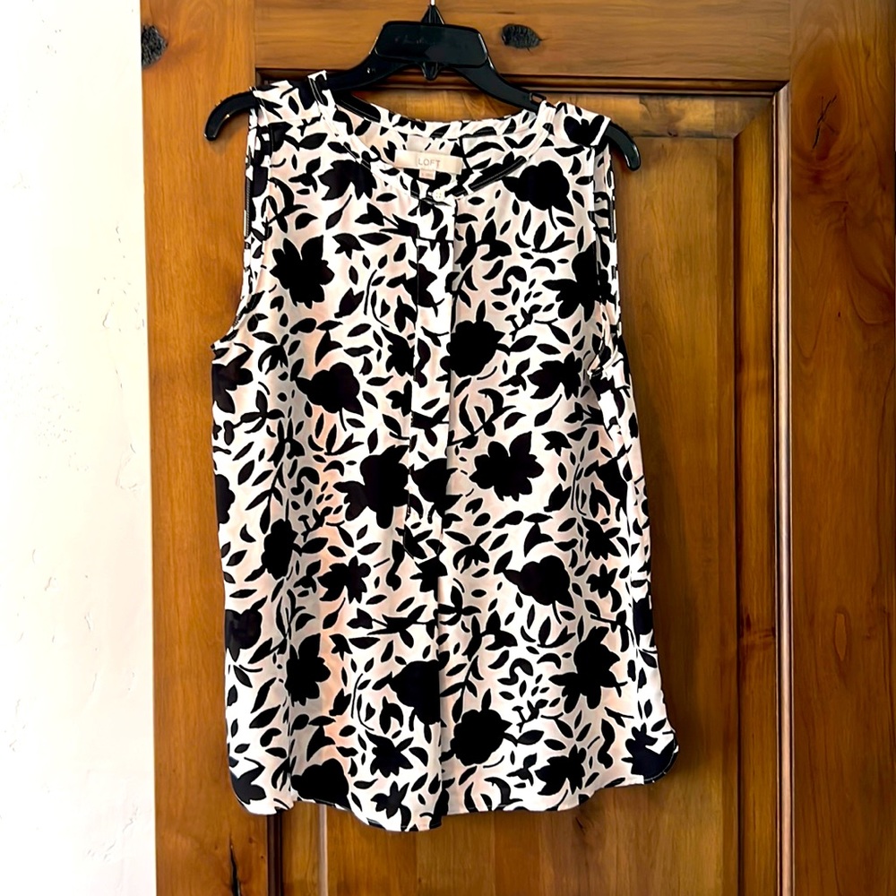 Loft sleeveless top in black, white cream, colored flowers, sleeveless size L